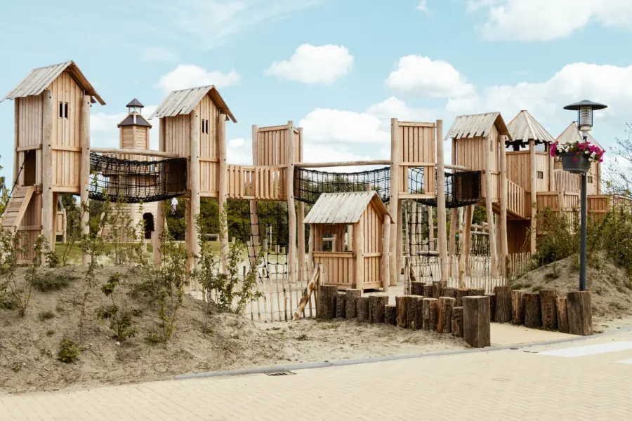 Een zonnige dag, een robuuste speeltuin en volop ruimte om te ontdekken