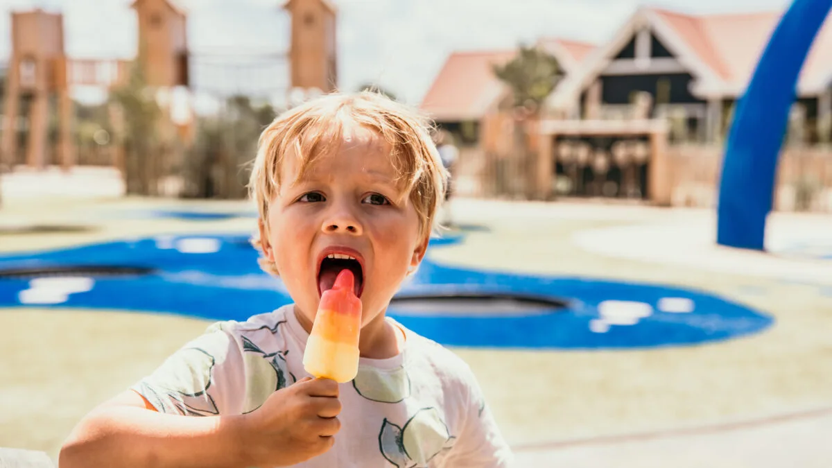 Zon, waterpret en een kleurrijk ijsje – de perfecte zomerdag bij het avontuurlijke Strandpark De Zeeuwse Kust