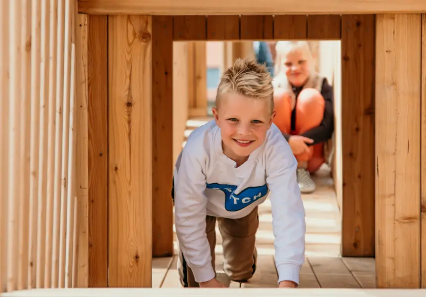 Op avontuur in je houten speelhut, door tunnels kruipen en ontdekken – bij De Zeeuwse Kust is er altijd iets nieuws te beleven